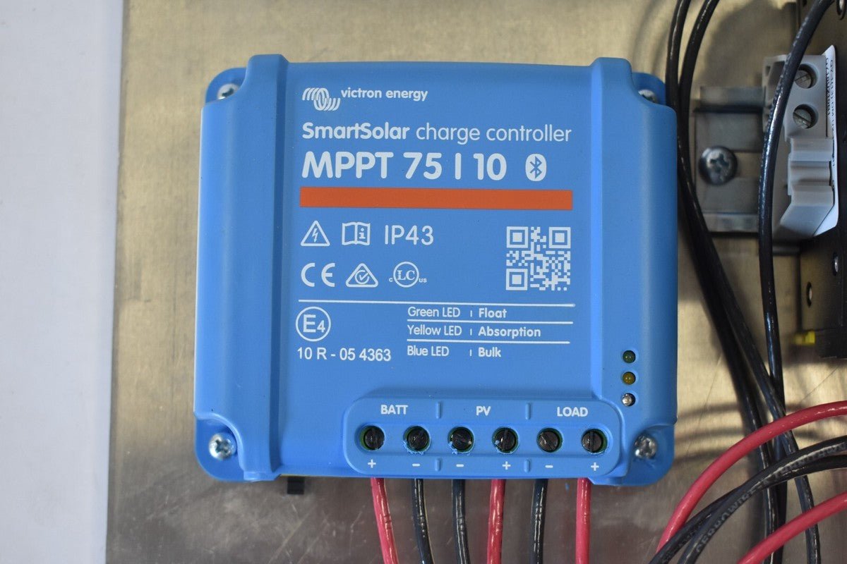 Victron SmartSolar MPPT 75/10 – Solcelle Charge Controller (12/24 V, 10 A) med indbygget Bluetooth - CamperStrøm